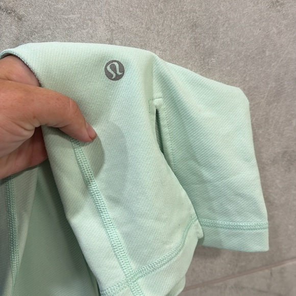 Lululemon / size 10 mint green crops - Picture 5 of 6